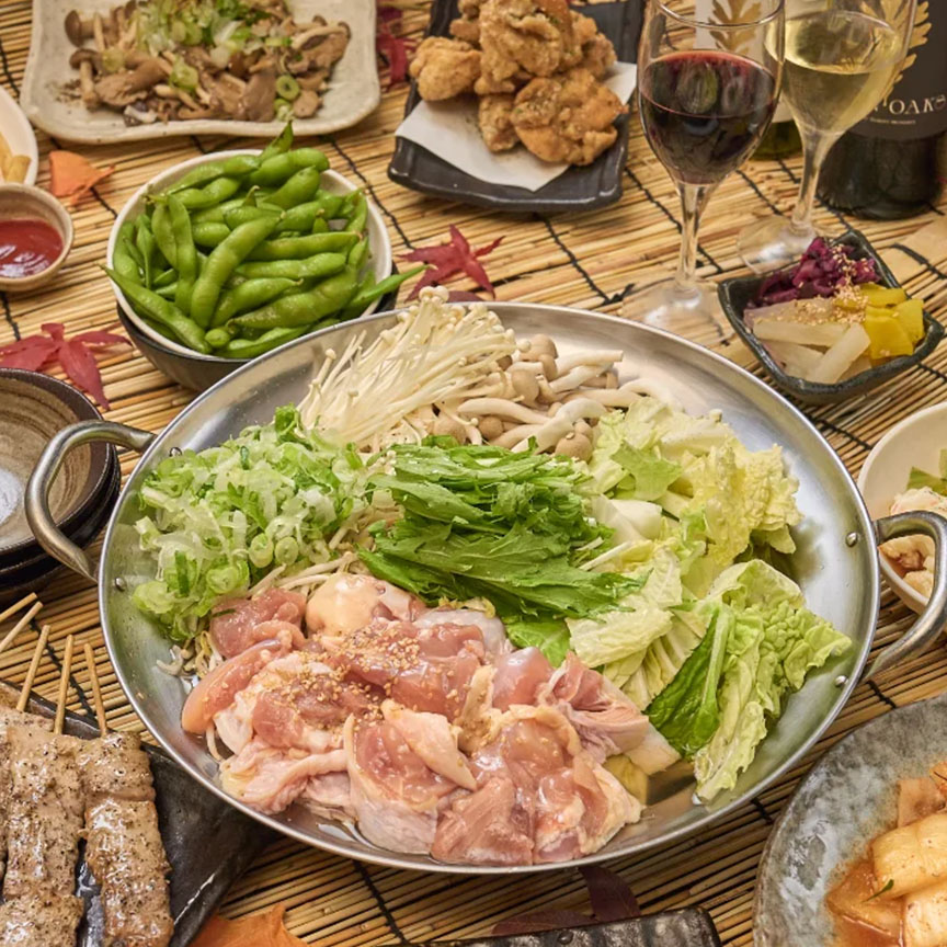 平日でも大盛り上がり🎶「うらやましか」は毎日朝5時まで営業中！